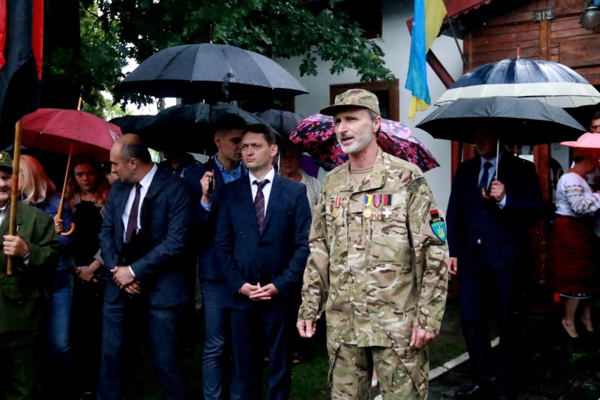 Бійці добровольчих батальйонів на святкуванні 127-ої річниці з дня народження Євгена Коновальця