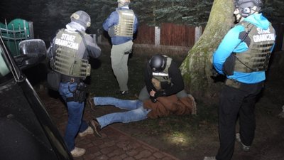У Польщі арештували злочинців, які фальшували дозволи на роботу для українців