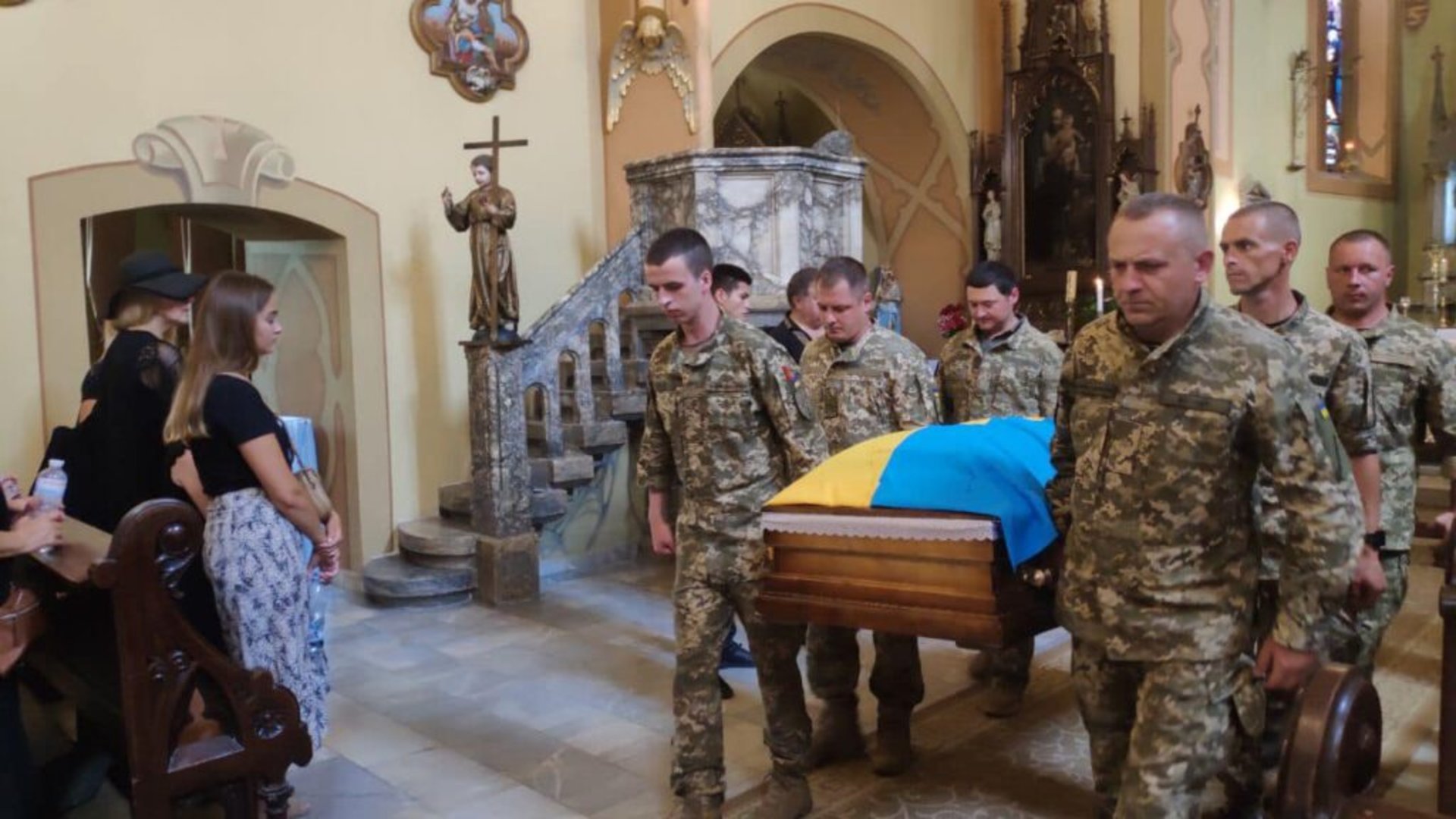 У Стрию провели в останню путь відомого депутата та волонтера