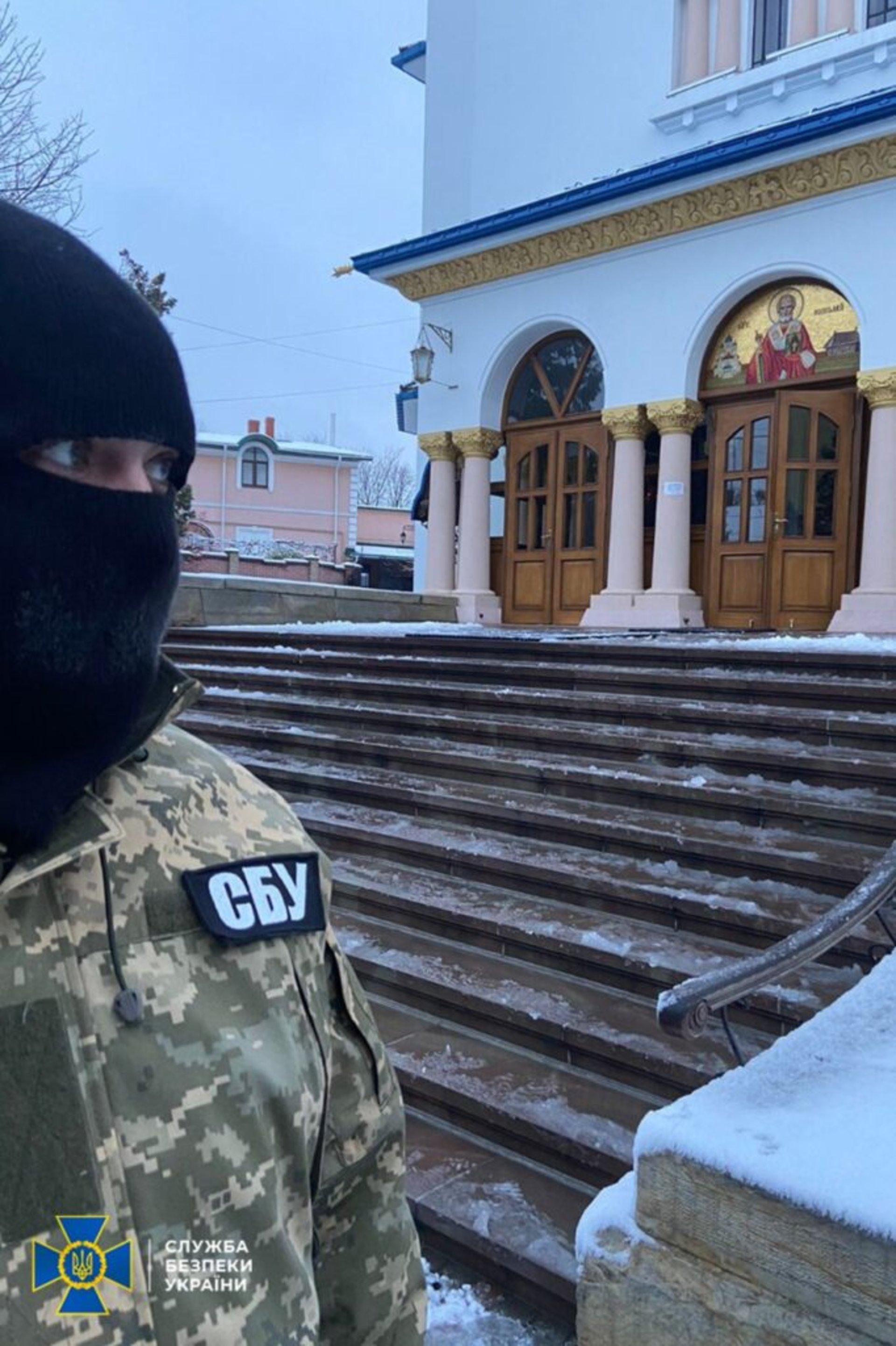 знайшли методички з москви, російське громадянство та посвідчення окупантів