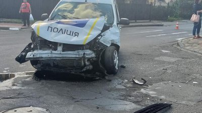 На Львівщині поліцейські під час переслідування порушника потрапили у ДТП (ФОТО)