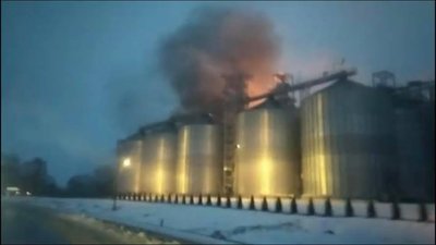 На Львівщині горить завод (ВІДЕО)