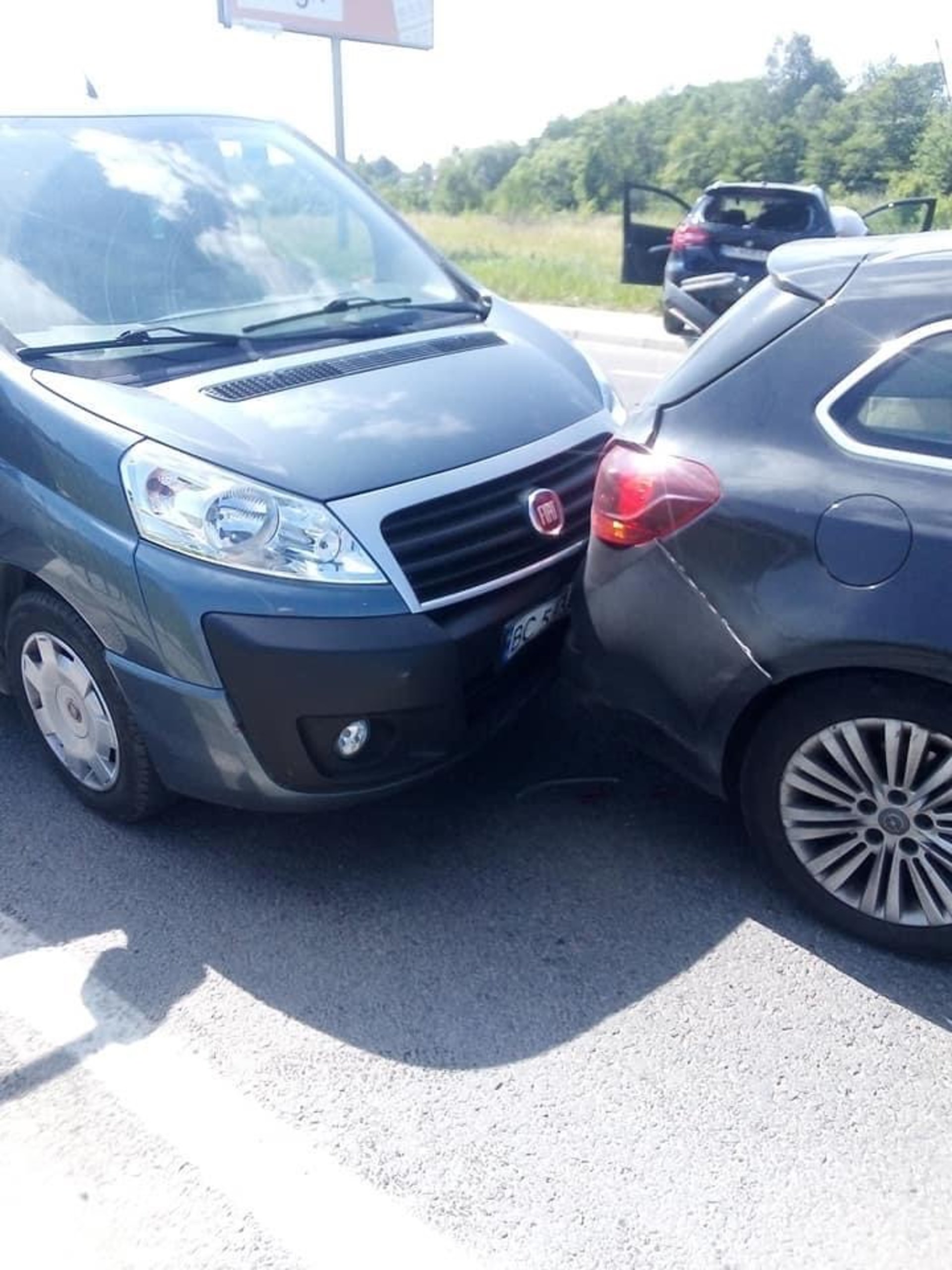 Біля Львова сталась аварія за участі кількох автомобілів, фото Варта-1