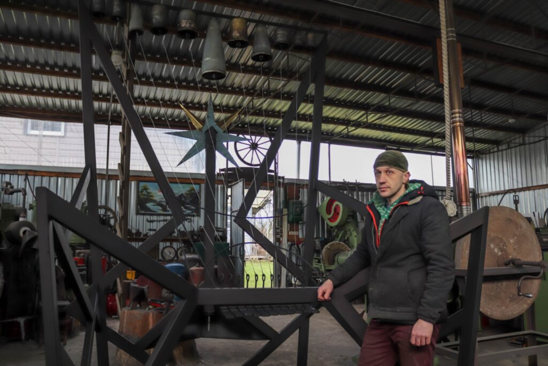 На Прикарпатті до свят презентують незвичний музичний інструмент