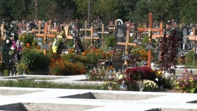 На Львівщині люди зупиняли похорон і викликали поліцію (ВІДЕО)