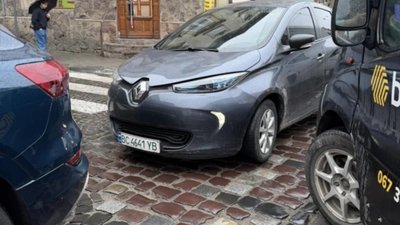 У Львові водій зупинив рух на Городоцькій (ФОТО)