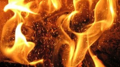Біля Львова мало не згоріло авто