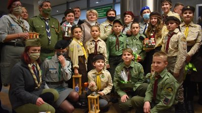 На українсько-польському кордоні запалав Вифлеємський вогонь (ФОТО)
