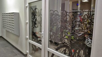 У Львові у кімнаті багатоповерхівки зберігають велосипеди (ФОТО)