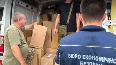 Бюро економічної безпеки України передало на ЗСУ 800 ящиків сигарет