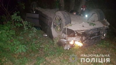 На Львівщині «Мерседес» злетів у кювет: загинула молода жінка