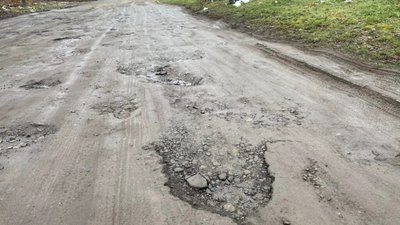 Львів’яни скаржаться на жахливу дорогу на одній з вулиць (ФОТО)