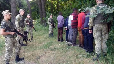 На кордоні з Польщею затримали сімох нелегалів з Коморських островів