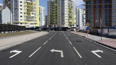 На дорогах Львова вже оновили 21 км поздовжньої розмітки