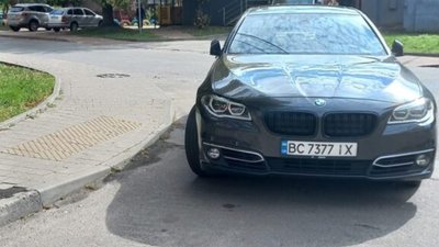 У Львові хаотично паркуються автомобілі (ФОТО)