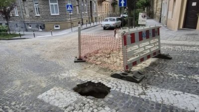 У Львові провалилась частина дороги (ФОТО)