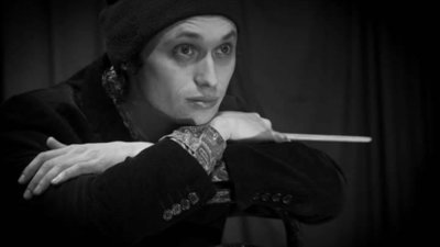 "Ось така пісня є. Я її дуже люблю. Послухайте"