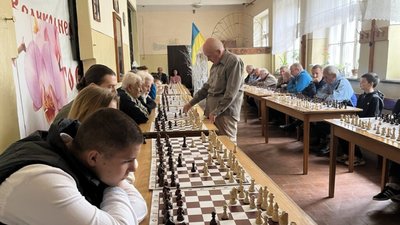 У Дрогобичі провели масовий сеанс одночасної гри в шахи