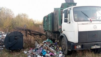 У комунальній компанії, яка вивозить сміття зі Львова, зафіксовано мільйонні зловживання