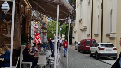 У Львові від завтра встановлюватимуть літні майданчики для кафе