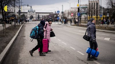40 великих автобусів зі Львова безкоштовно вивозять людей до кордону