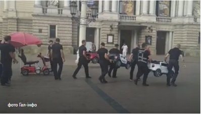 У центрі Львова підприємець побив кількох муніципалів