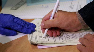 На Львівщині фіксують голосування виборців за межами кабінки