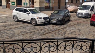 У Львові на перехресті не розминулись автомобілі