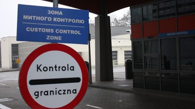 Львівська митниця оформила уже 1055 автомобілів, які перебували в Україні у режимі транзиту