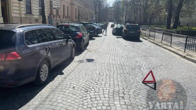 У центрі Львова через ДТП зупинився рух (ФОТО)