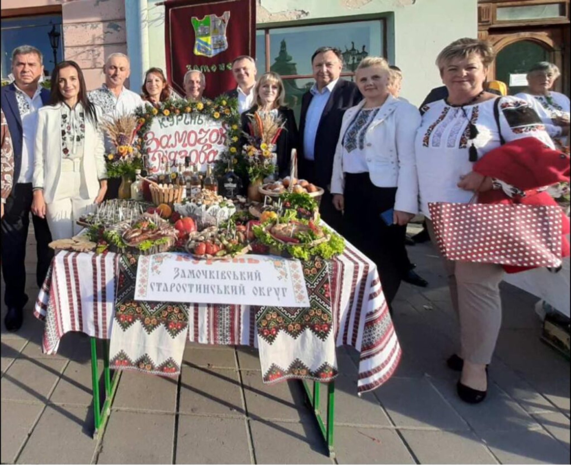 У центрі Жовкви аварійні балкони, фото Олег Синютка