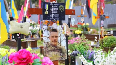 Делегація із США відвідала могили Героїв України