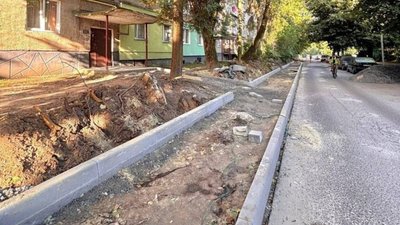 У Львові розпочали ремонт тротуару на вулиці Бойчука