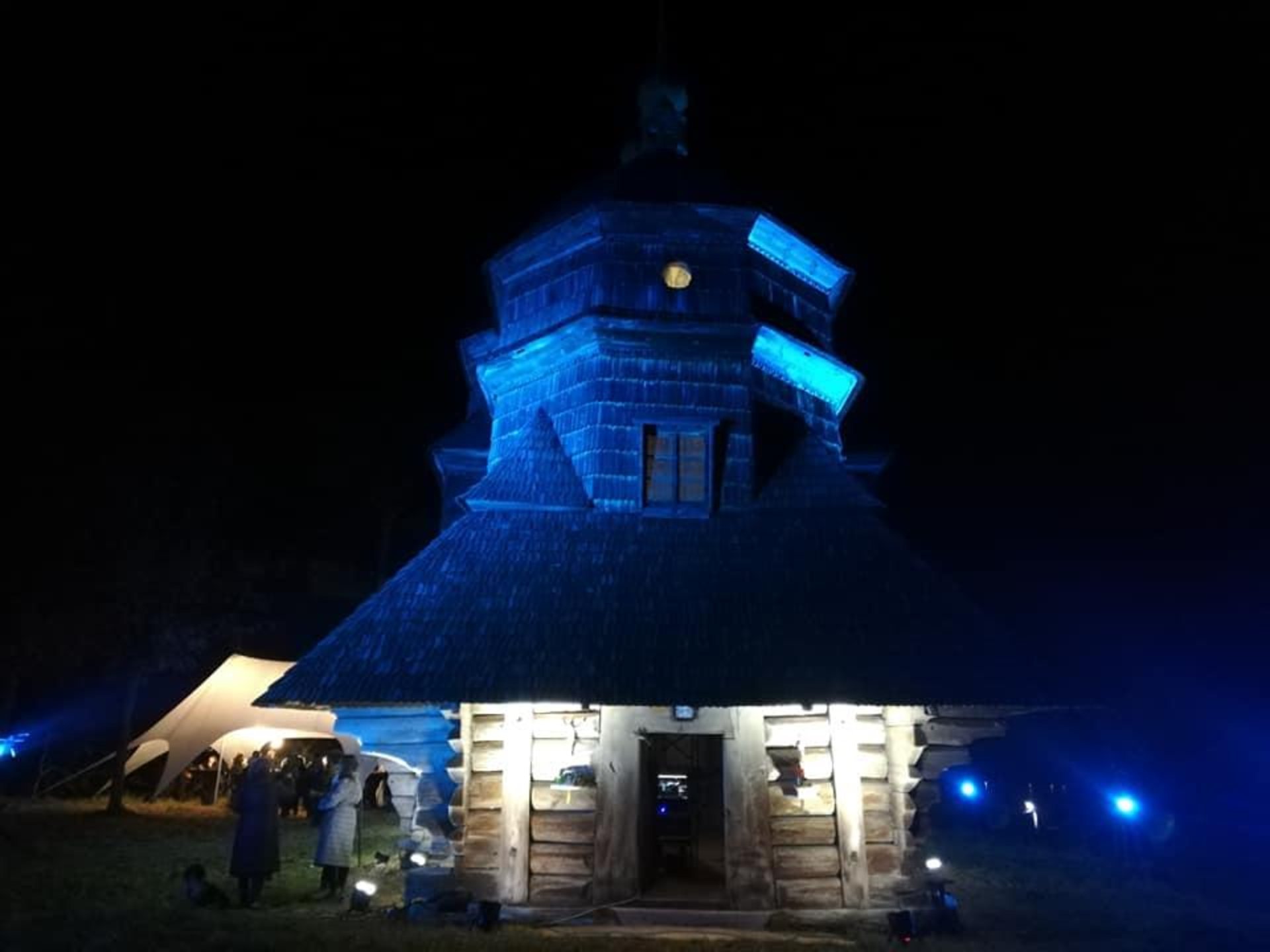 У місті Комарно відтворили іконостас за технологією 3D-мапінгу