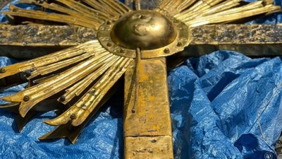 Головний хрест собору Святого Юра зняли для реставрації
