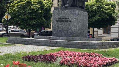 На проспектах Львова висадили квіти (ФОТО)