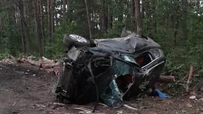 На Львівщині автомобіль перетворився на металобрухт (ФОТО)