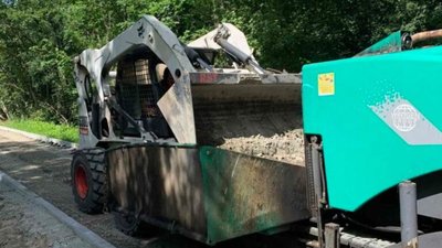 У парку ім.Івана Павла ІІ облаштовують велосипедну та пішохідну доріжки