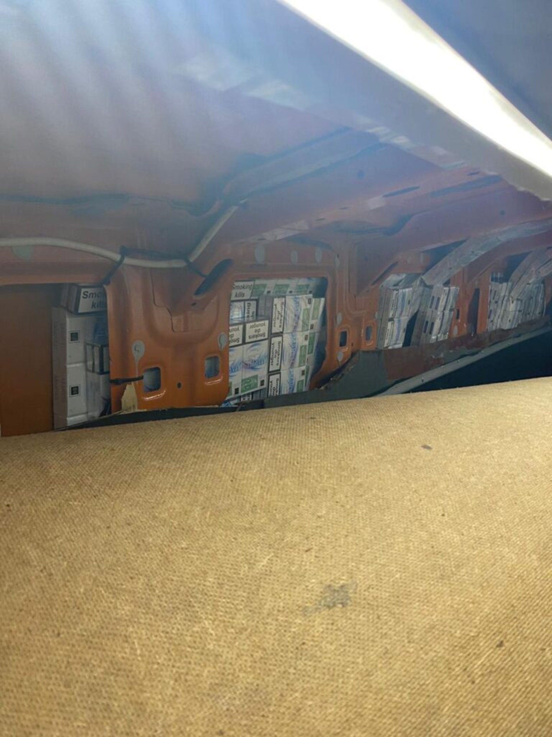 На кордоні з Польщею виявили 3,8 тисяч пачок сигарет