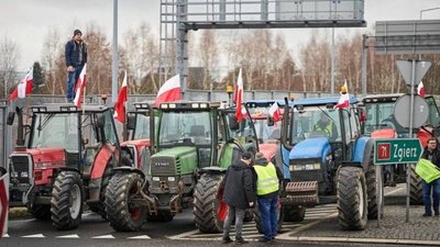 Польські фермери зупинили блокаду на російському кордоні