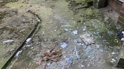 У Львові під ногами перехожих валяється скло (ФОТО)