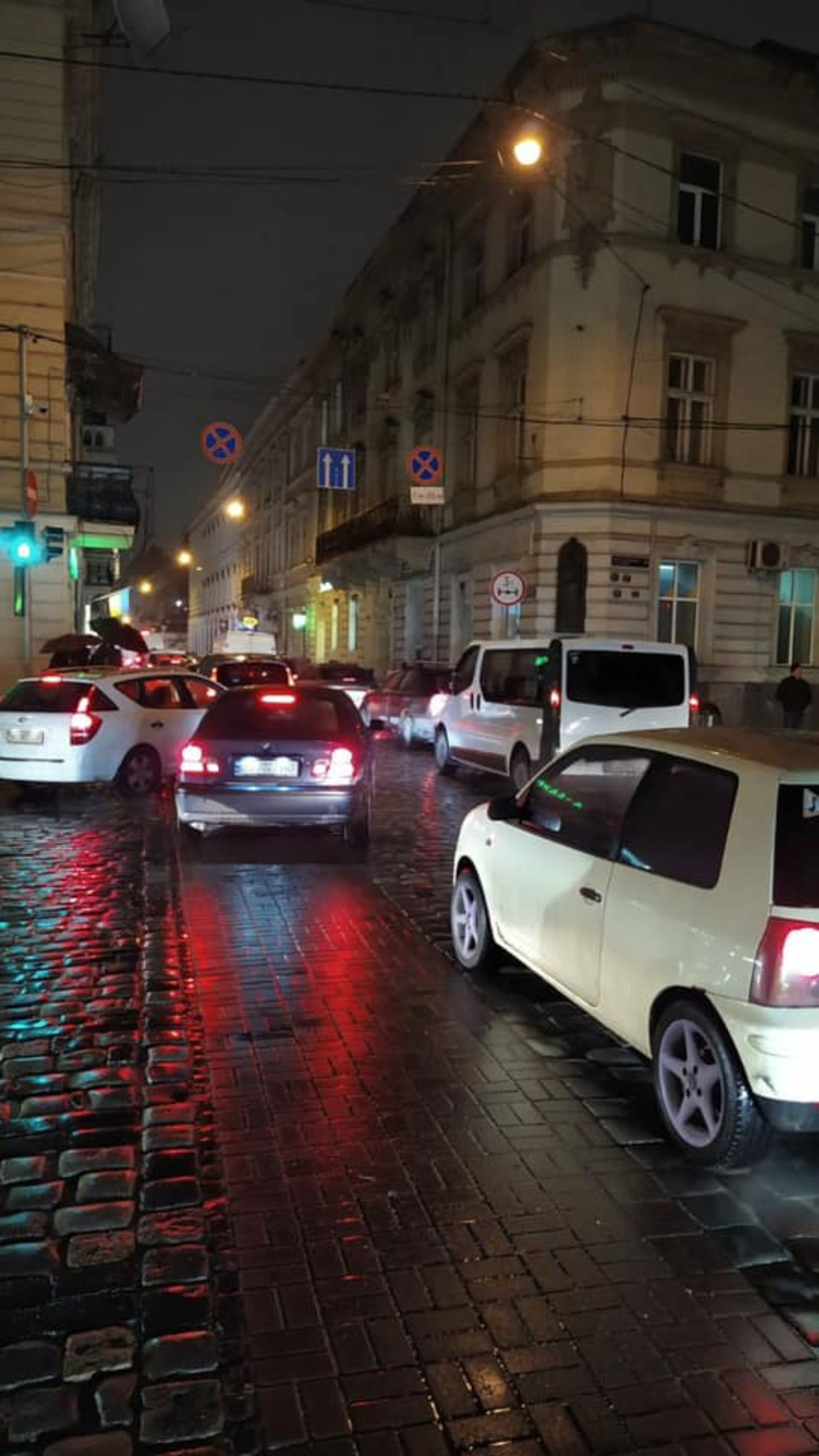 У Львові повністю зупинився рух транспорту. Фото Варта-1