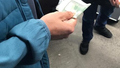 СБУ викрила на корупції групу посадовців податкової служби у Львівській області (ФОТО)