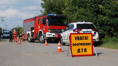 Масштабна ДТП під Львовом: травмовано 8-ро, з них 3-оє дітей