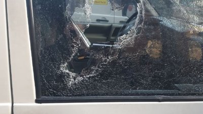 У Львові чоловік розтрощив автомобіль "Муніципальної варти"