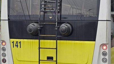 У Львові водій тролейбуса курив під час руху