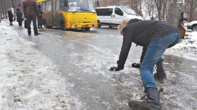 У Львові синоптики застерігають про ожеледицю на дорогах