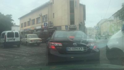 У центрі Львова ускладнений проїзд (ФОТО)