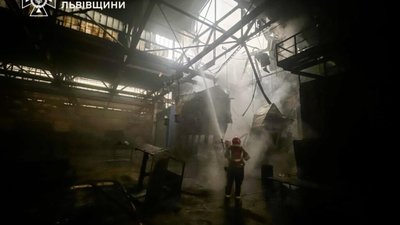 У Львові встановлюють причину пожежі на ЛАЗі