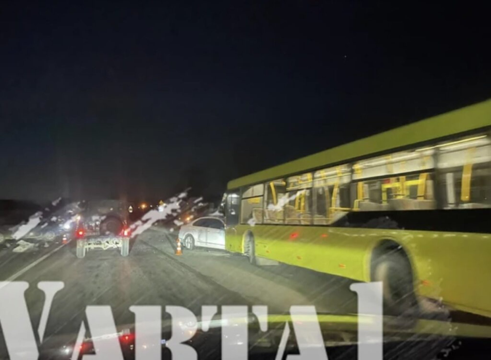 Поблизу Львова сталася потрійна ДТП за участі автобуса